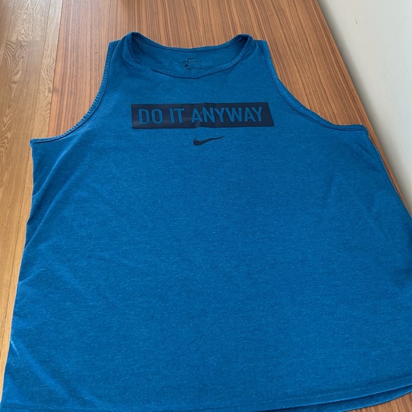 2 women’s tank tops - Picture 6 of 9